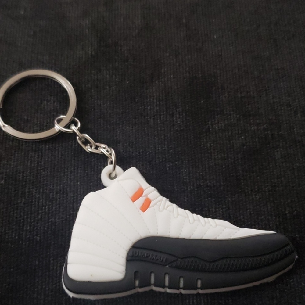 🔥Jordan 12's (wht/blk w blk strip) Keychain🔥
